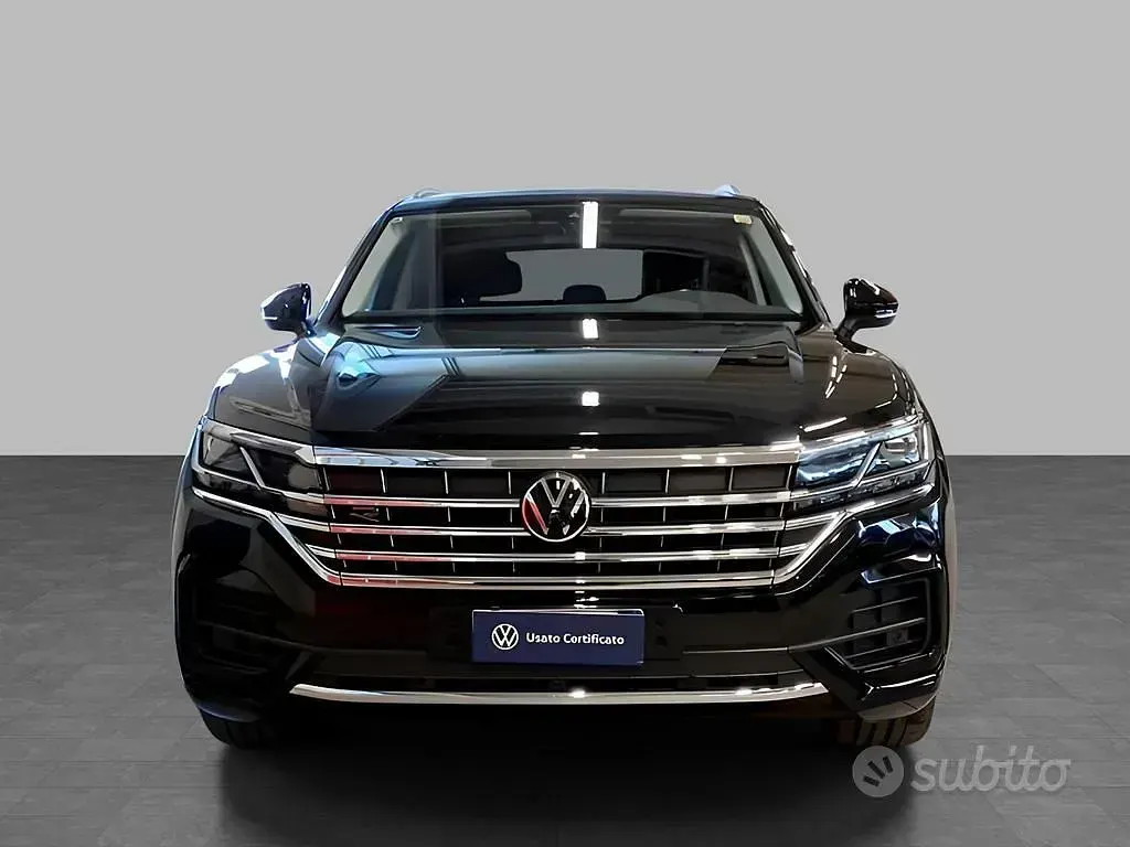 Usata VW Touareg Elegance 231 CV (169 kW) 2023 Grenadill black metallizzato SUV