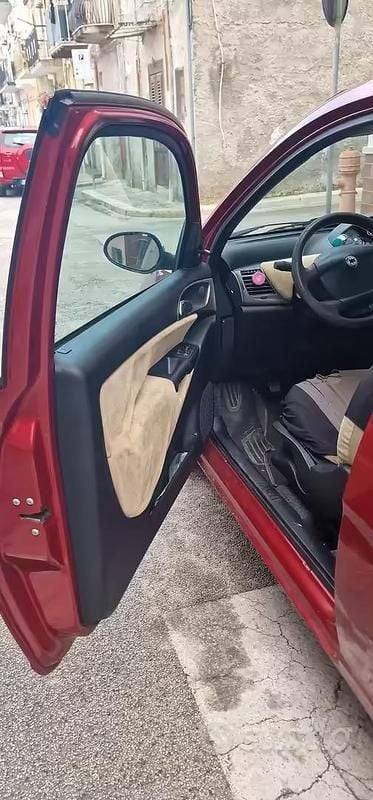 Usata Lancia Ypsilon 60 CV (44 kW) 2005 Rosso Utilitaria
