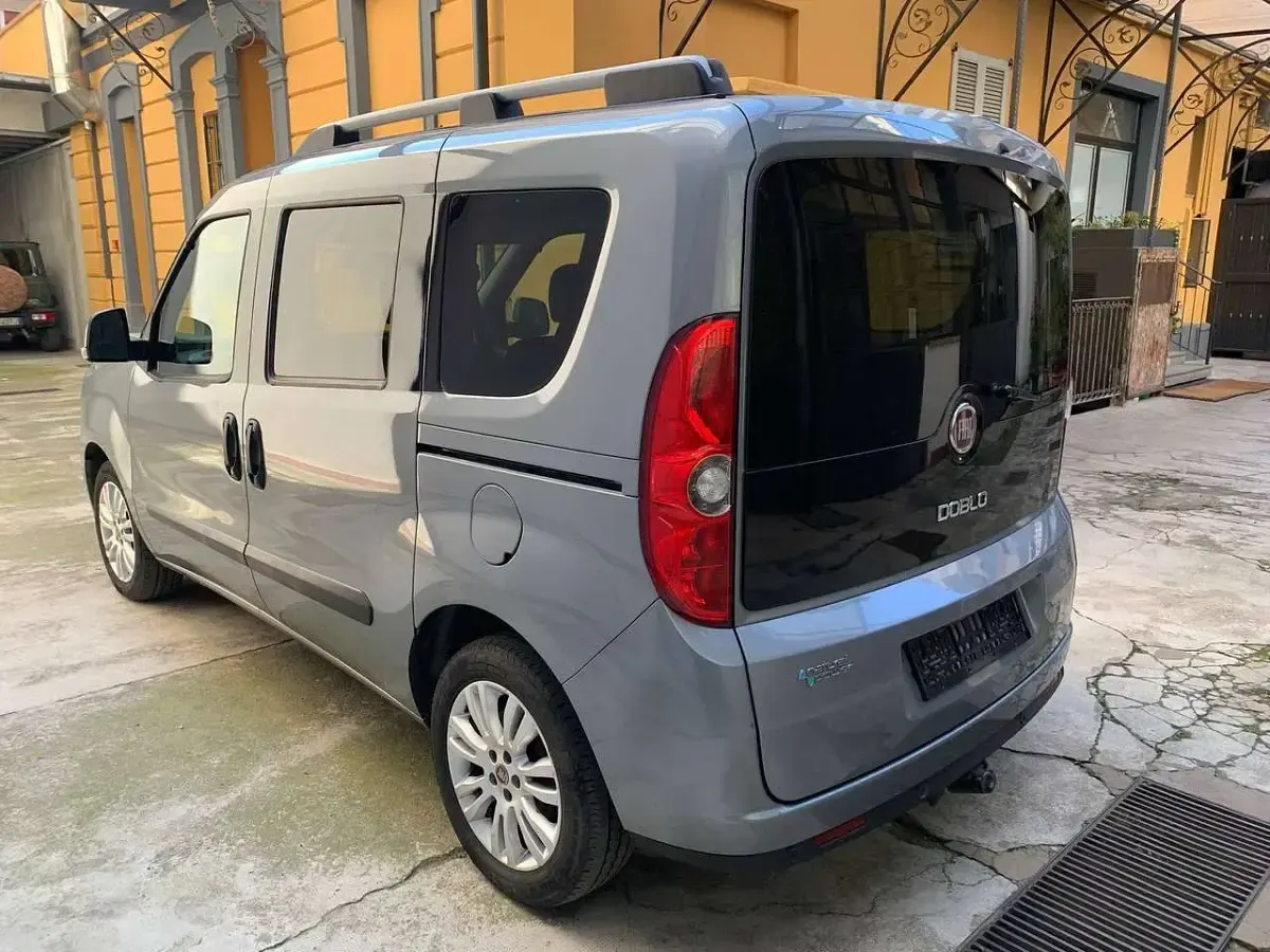 Usata Fiat Doblò Easy 120 CV (88 kW) 2012 Azzurino met Monovolume