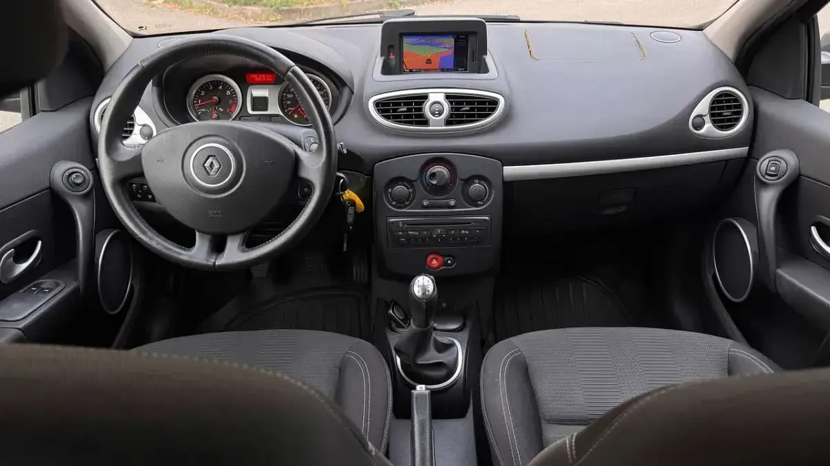 Usata Renault Clio III Dynamique 75 CV (55 kW) 2010 Grigio Berlina