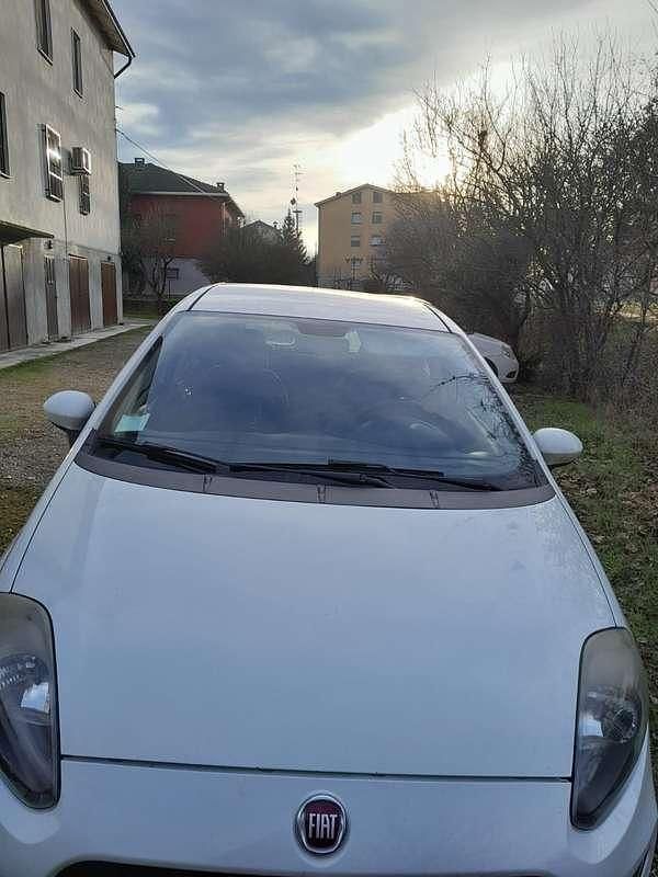 Usata Fiat Grande Punto 77 CV (56 kW) 2013 Bianco Utilitaria