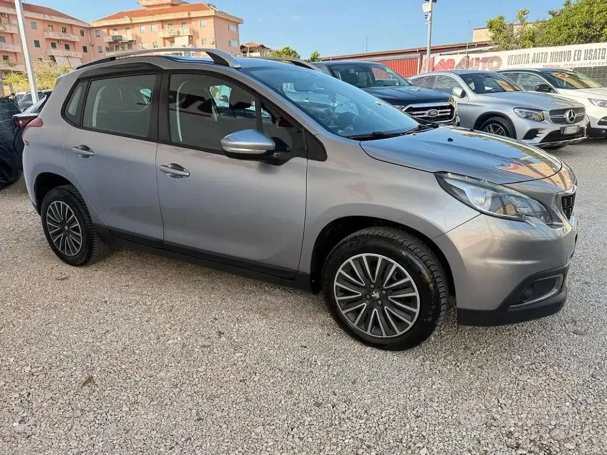 Usata Peugeot 2008 Active 99 CV (72 kW) 2017 Grigio SUV