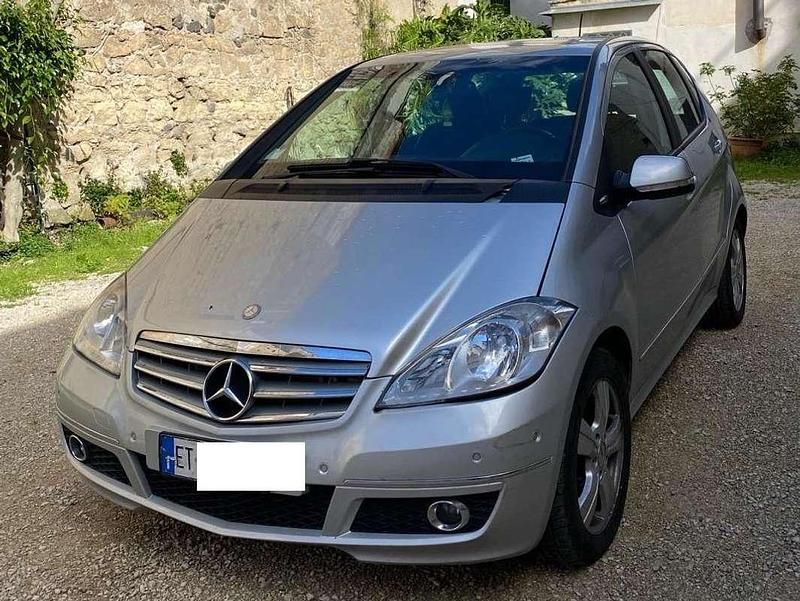 Usata Mercedes A180 Avantgarde 109 CV (80 kW) 2012 Argento Utilitaria