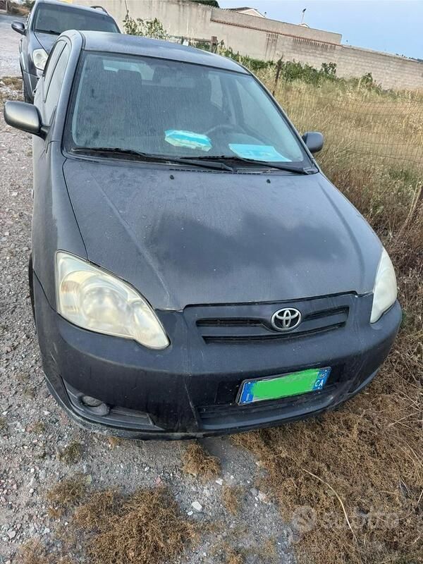 Usata Toyota Corolla 116 CV (85 kW) 2004 Grigio Utilitaria