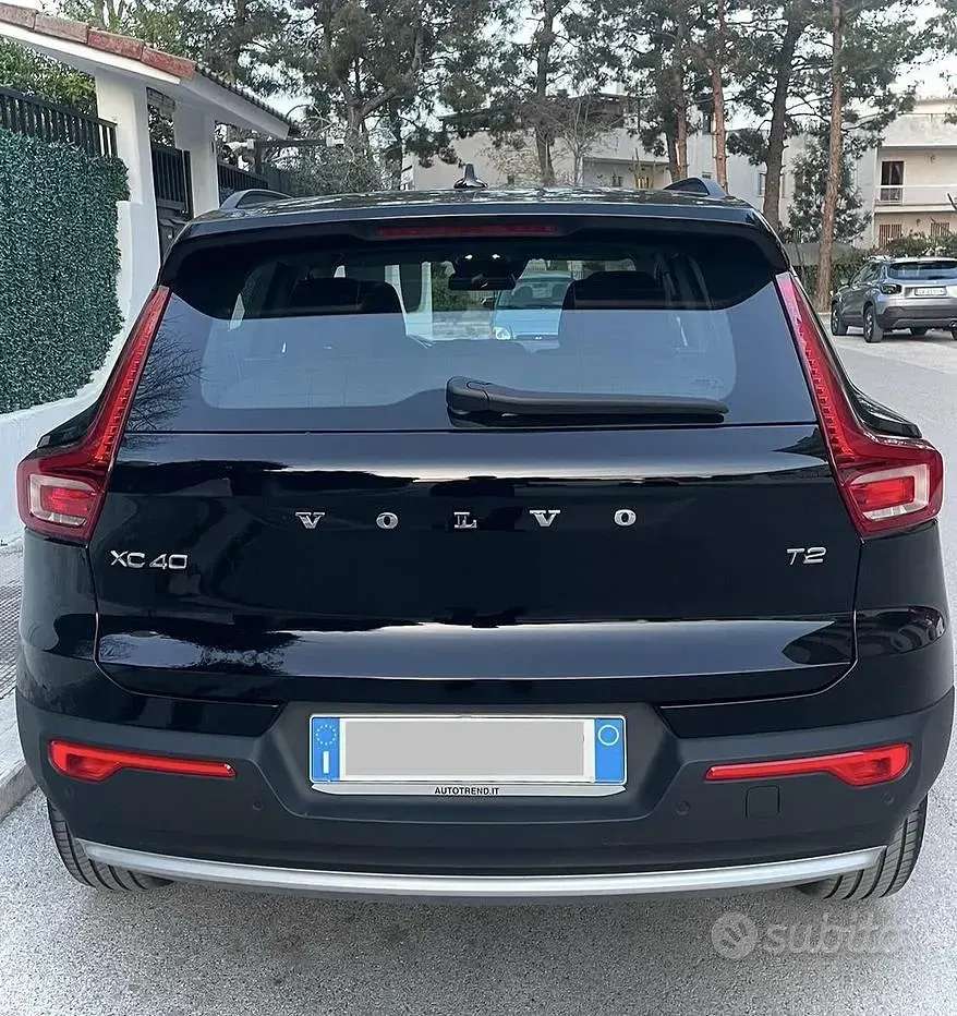 Usata Volvo XC40 129 CV (94 kW) 2023 Nero SUV