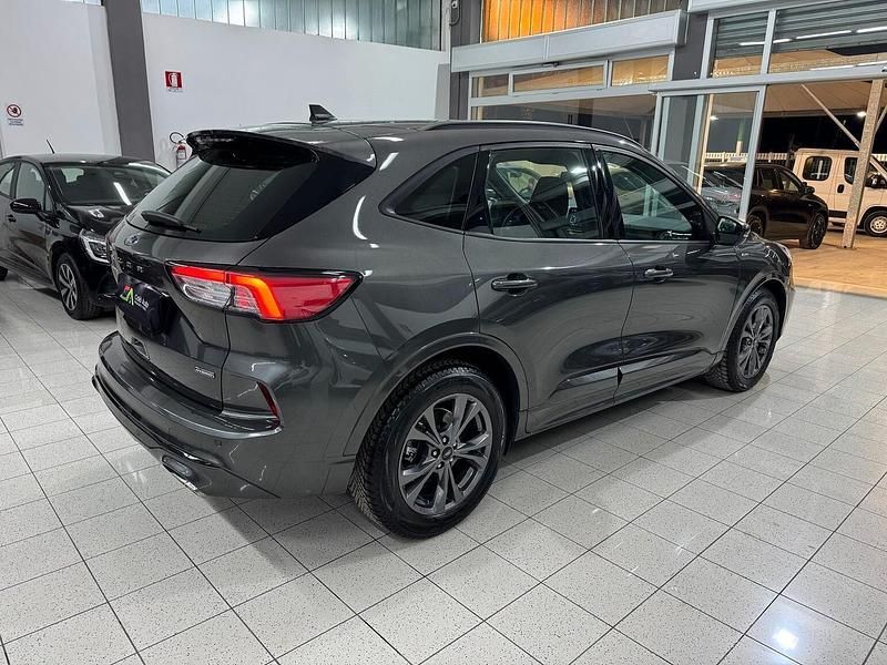 Usata Ford Kuga ST-Line 152 CV (111 kW) 2022 Grigio SUV