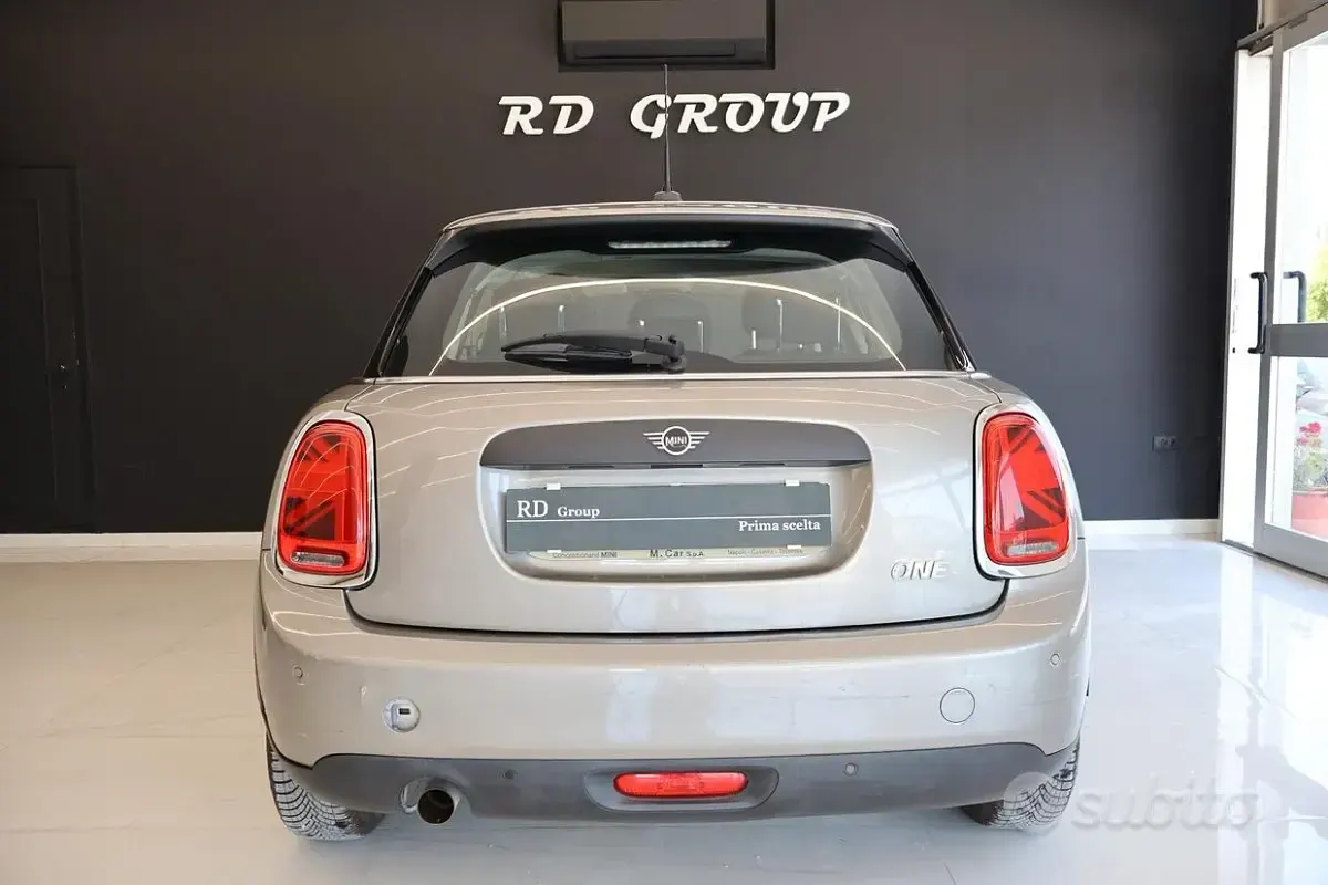 Usata Mini ONE 75 CV (55 kW) 2019 Grigio Utilitaria