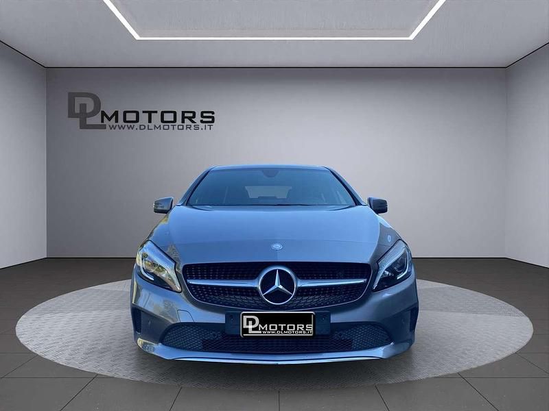 Usata Mercedes A180 122 CV (89 kW) 2016 Grigio Berlina