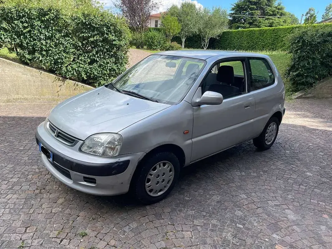 Usata Honda Logo 65 CV (47 kW) 1999 Argento Utilitaria