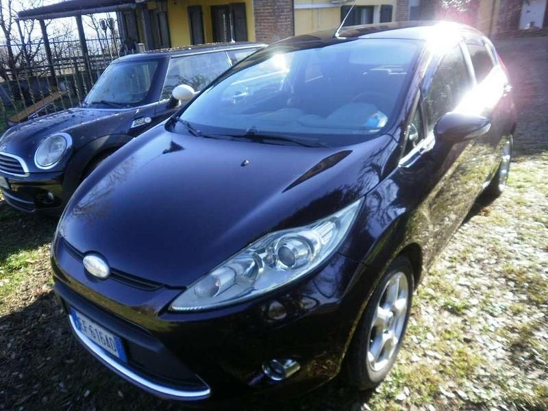 Usata Ford Fiesta Titanium 68 CV (50 kW) 2011 Lilla Berlina