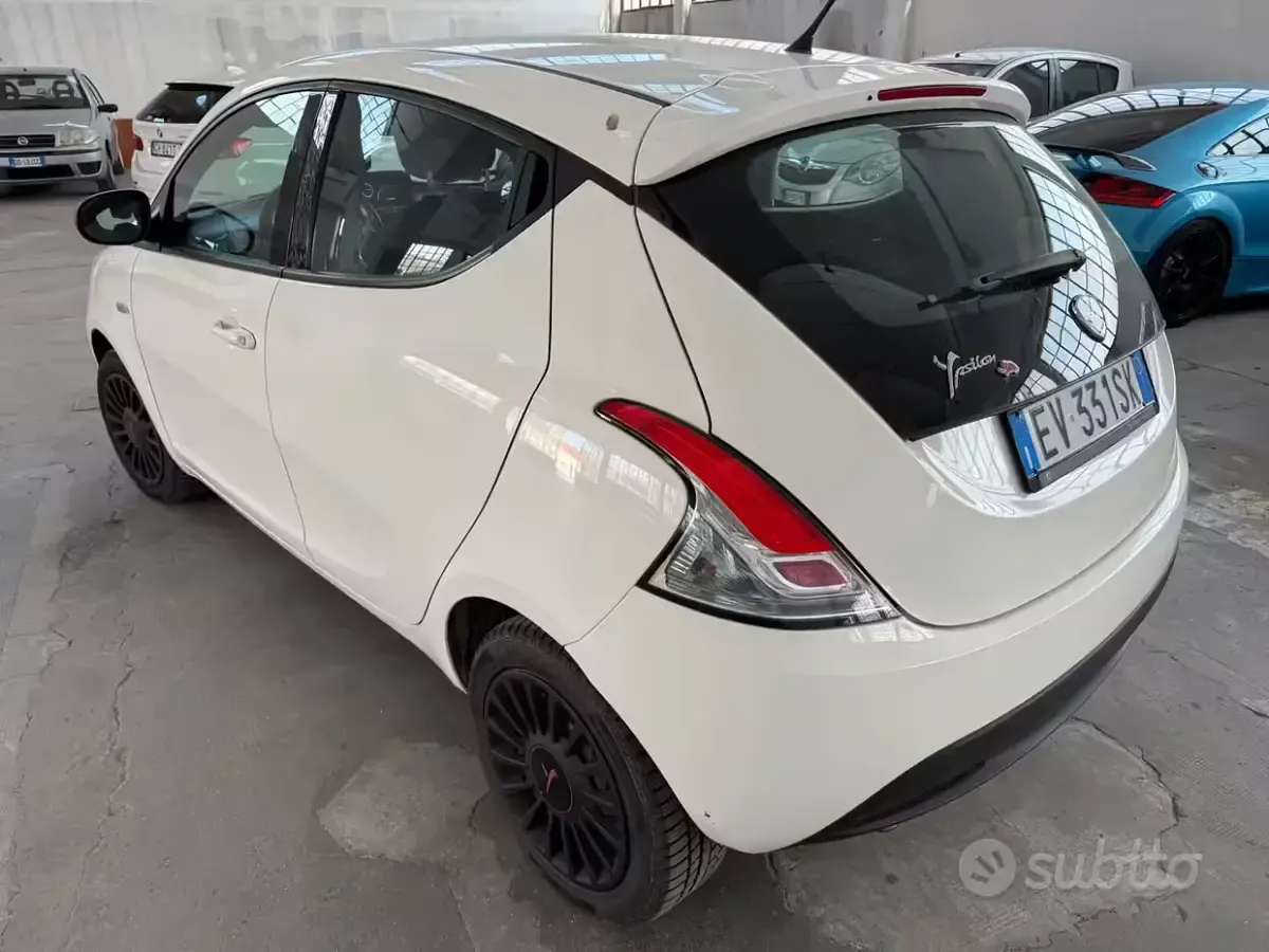 Usata Lancia Ypsilon S 69 CV (50 kW) 2014 Bianco Utilitaria
