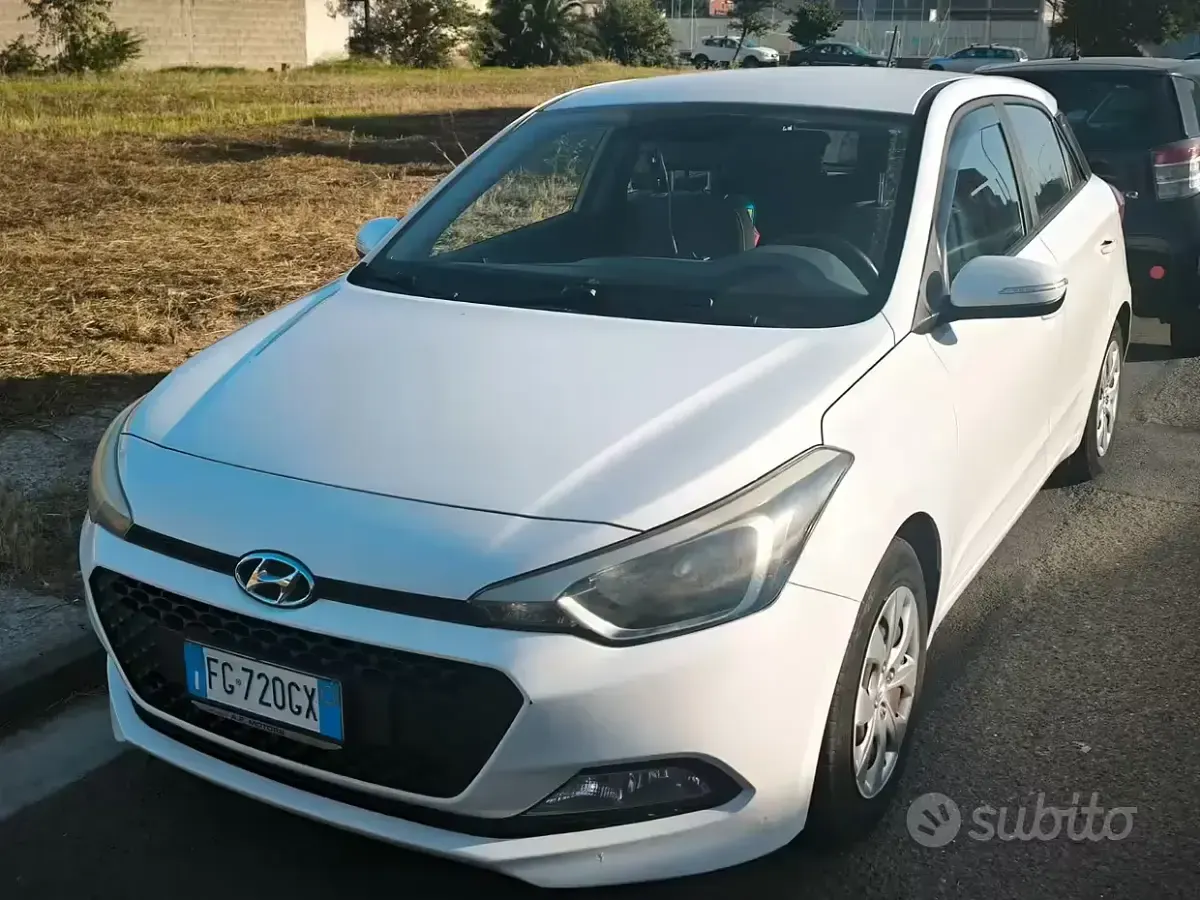 Usata Hyundai i20 75 CV (55 kW) 2017 Bianco Berlina