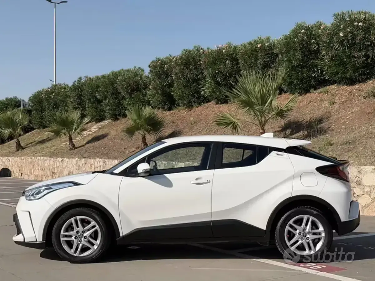 Usata Toyota C-HR 98 CV (72 kW) 2022 Bianco SUV