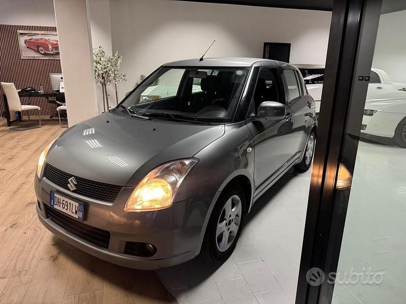 Usata 2009 Suzuki Swift GL Tre volumi | 2900 € (Buon prezzo) - Immagine 1/4