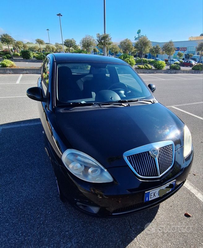 Usata 2011 Lancia Ypsilon Due volumi | 3600 € (Ottimo prezzo) - Immagine 1/4