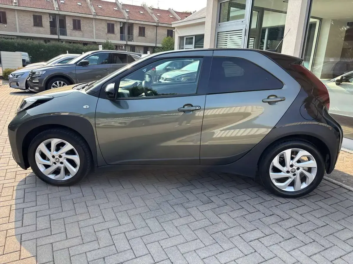 Usata Toyota Aygo X Active 72 CV (52 kW) 2022 Cardamom green SUV