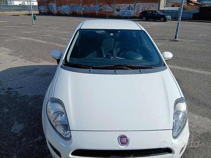 Usata Fiat Grande Punto 69 CV (50 kW) 2016 Utilitaria
