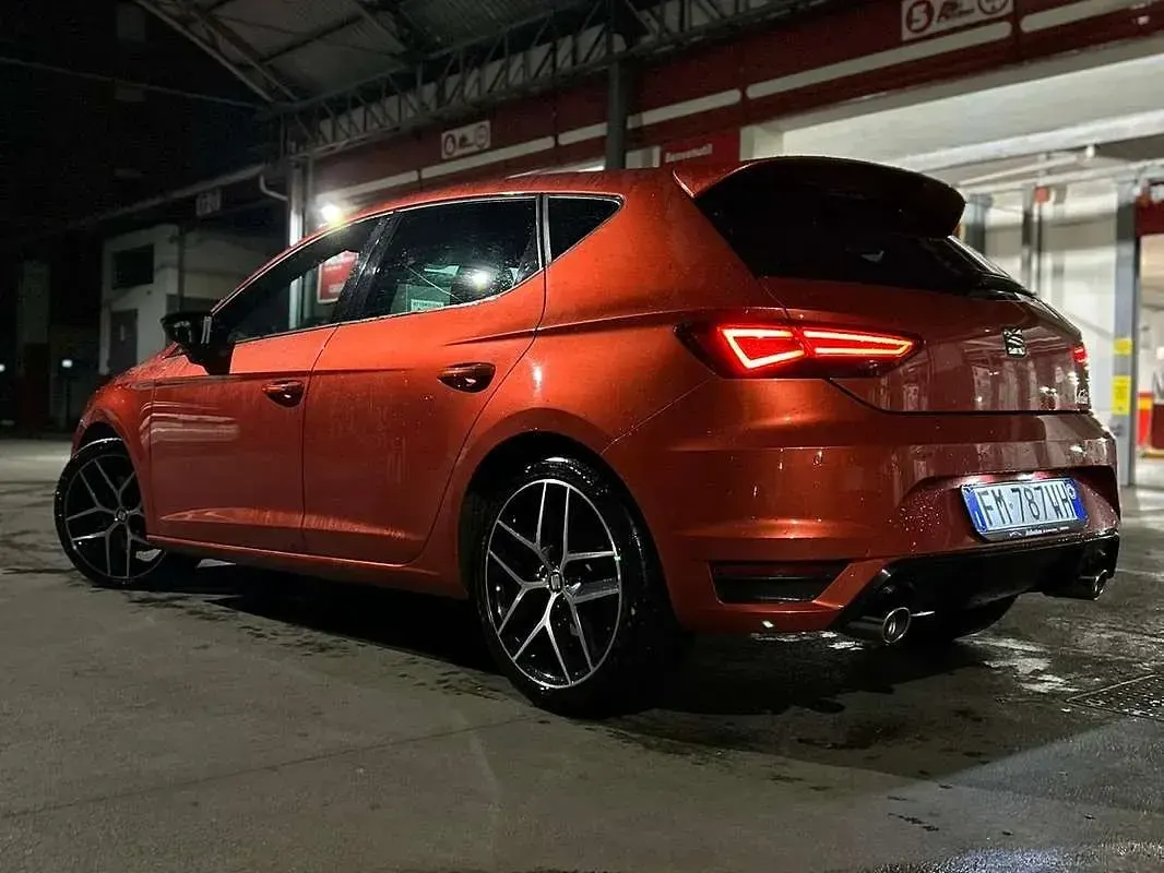 Usata Seat Leon FR 150 CV (110 kW) 2018 Arancione Berlina