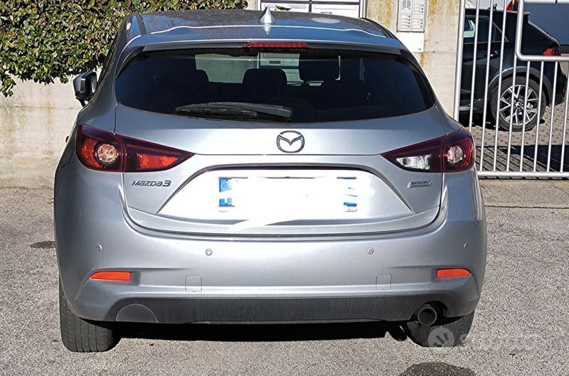 Usata Mazda 3 105 CV (77 kW) 2018 Grigio Berlina