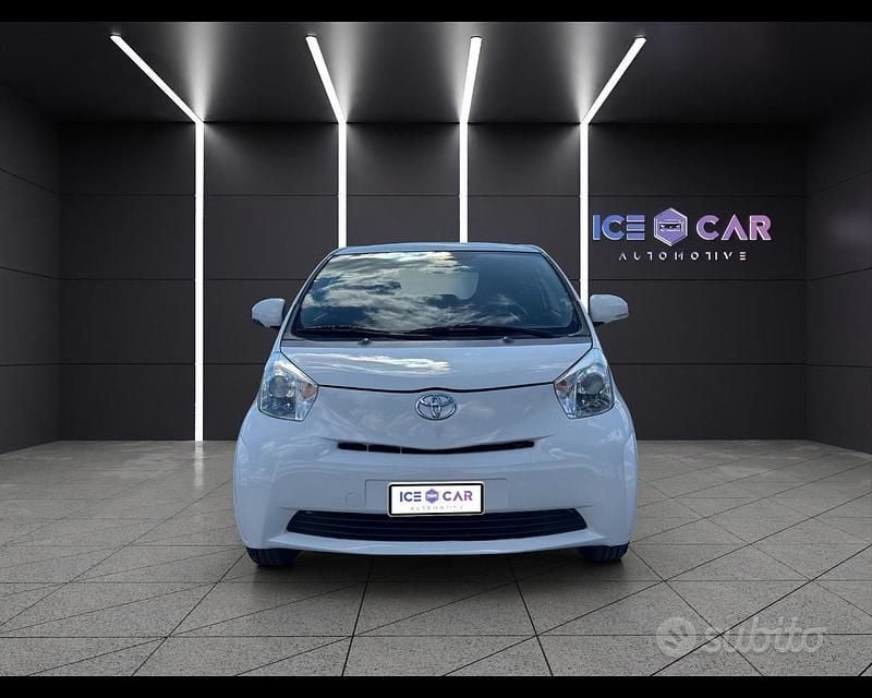 Usata Toyota iQ 68 CV (50 kW) 2009 Bianco Utilitaria