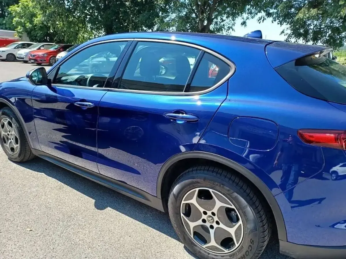 Usata Alfa Romeo Stelvio 190 CV (139 kW) 2022 Blu/azzurro SUV