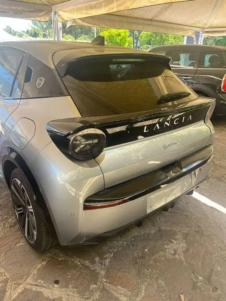 Usata Lancia Ypsilon 101 CV (74 kW) 2025 Grigio Utilitaria