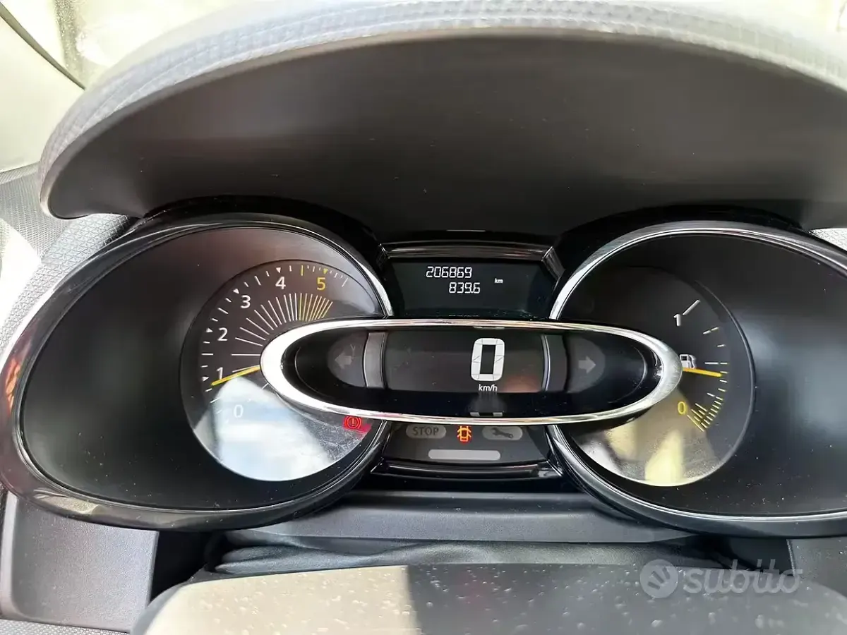 Usata Renault Clio 75 CV (55 kW) 2014 Rosso Utilitaria