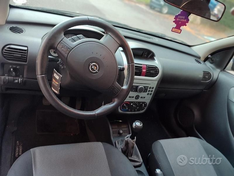 Usata Opel Corsa 75 CV (55 kW) 2006 Nero Berlina