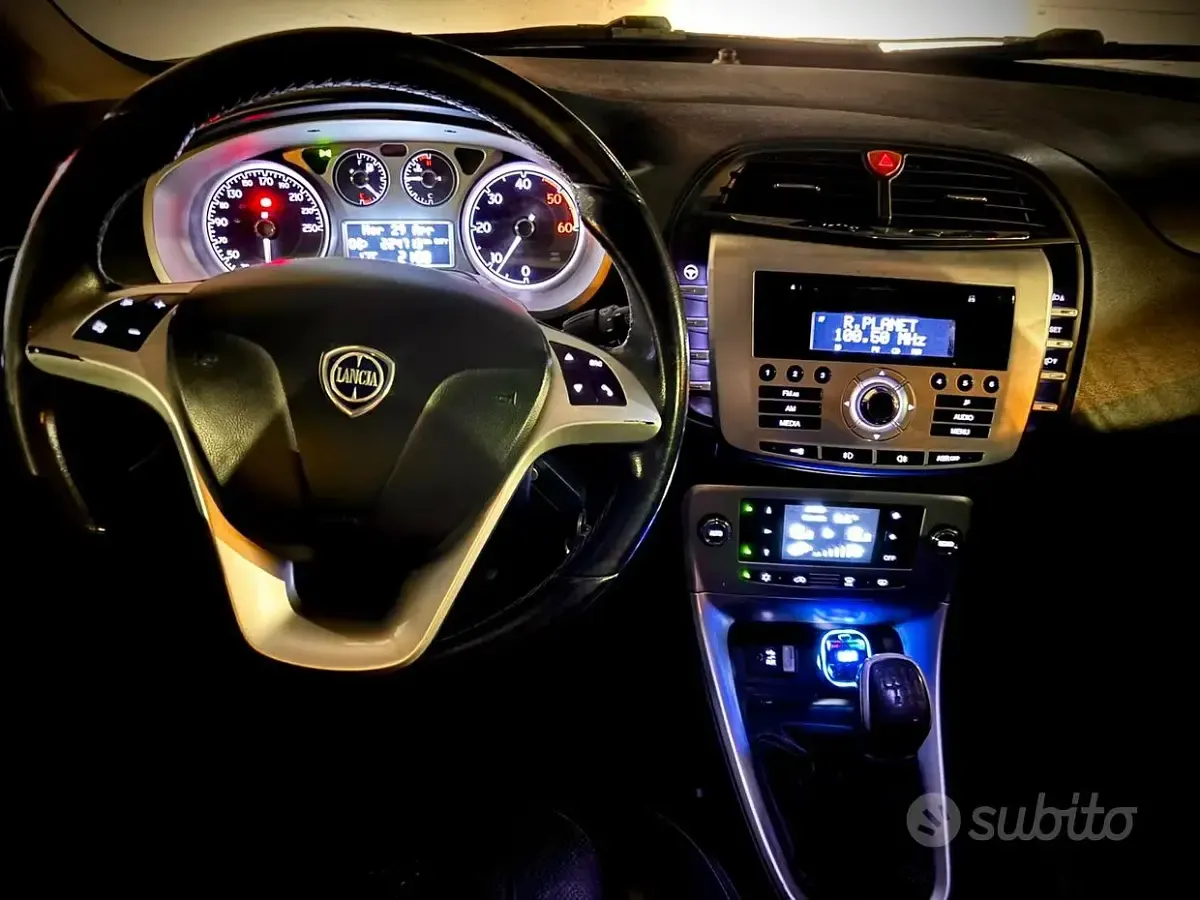 Usata Lancia Delta 90 CV (66 kW) 2013 Grigio Utilitaria