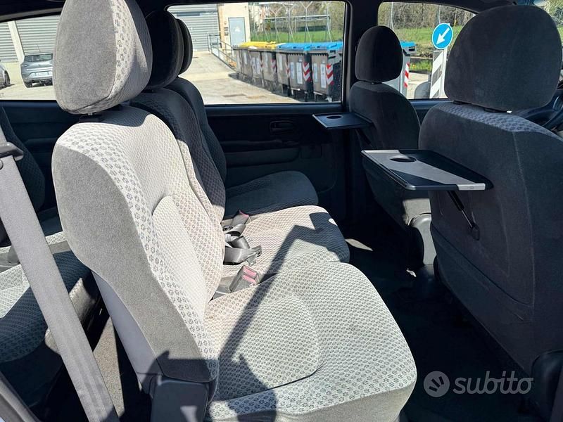 Usata Hyundai Trajet GLS 113 CV (83 kW) 2004 Grigio Monovolume