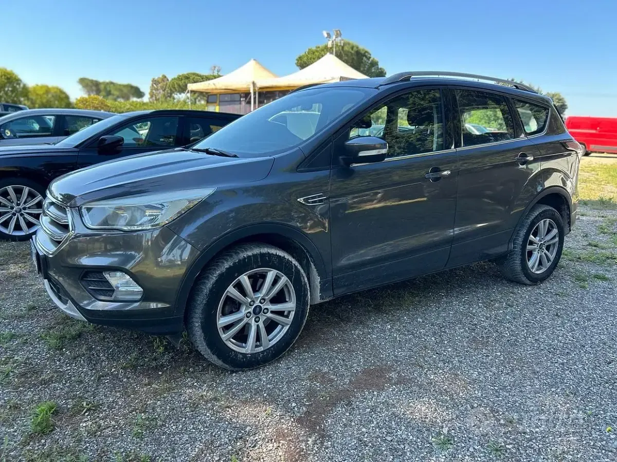 Usata Ford Kuga 120 CV (88 kW) 2018 Grigio SUV