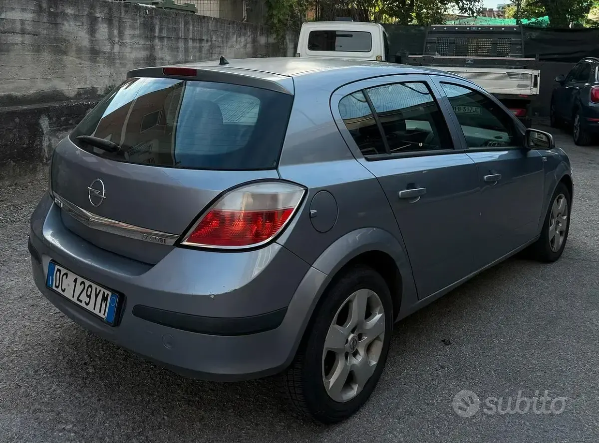 Usata Opel Astra 101 CV (74 kW) 2006 Grigio Berlina