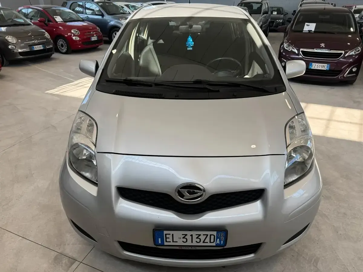 Usata Daihatsu Charade 100 CV (73 kW) 2012 Argento Berlina