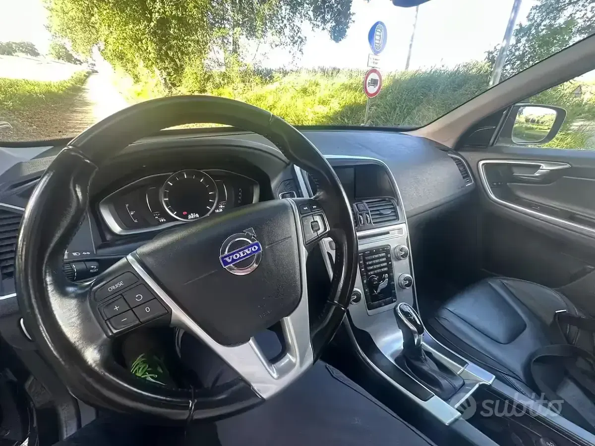 Usata Volvo XC60 190 CV (139 kW) 2015 Nero SUV