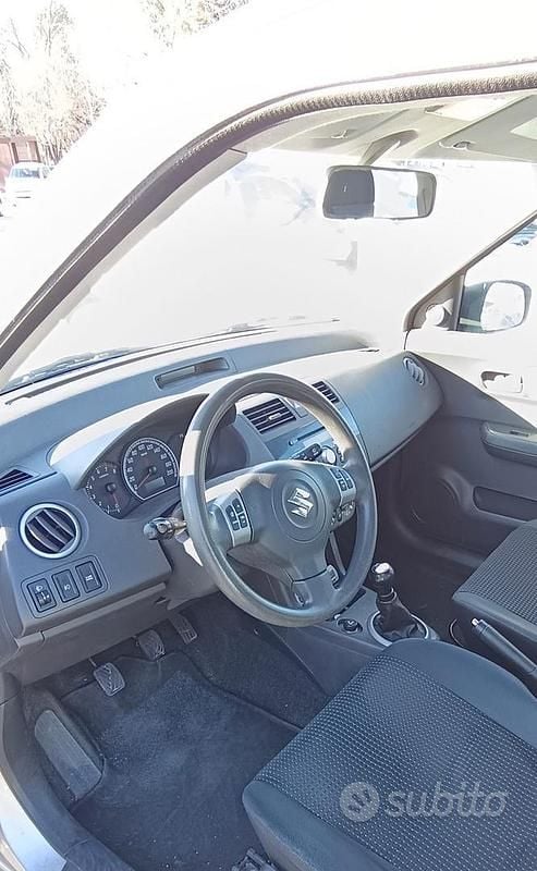 Usata Suzuki Swift GL 91 CV (66 kW) 2005 Grigio Utilitaria