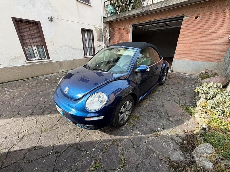 Usata VW Beetle Cabriolet 102 CV (75 kW) 2007 Blu Cabrio