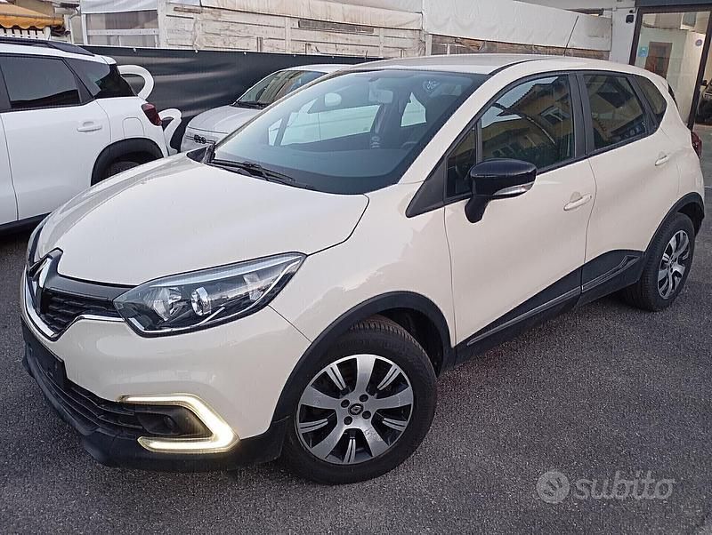 Usata Renault Captur Business 90 CV (66 kW) 2019 Beige SUV