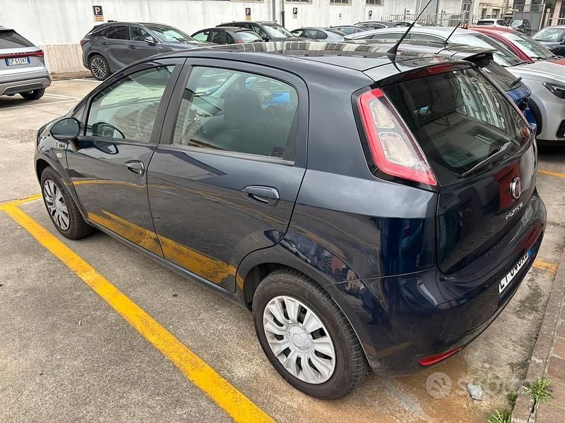Usata Fiat Grande Punto 77 CV (56 kW) 2015 Nero Utilitaria
