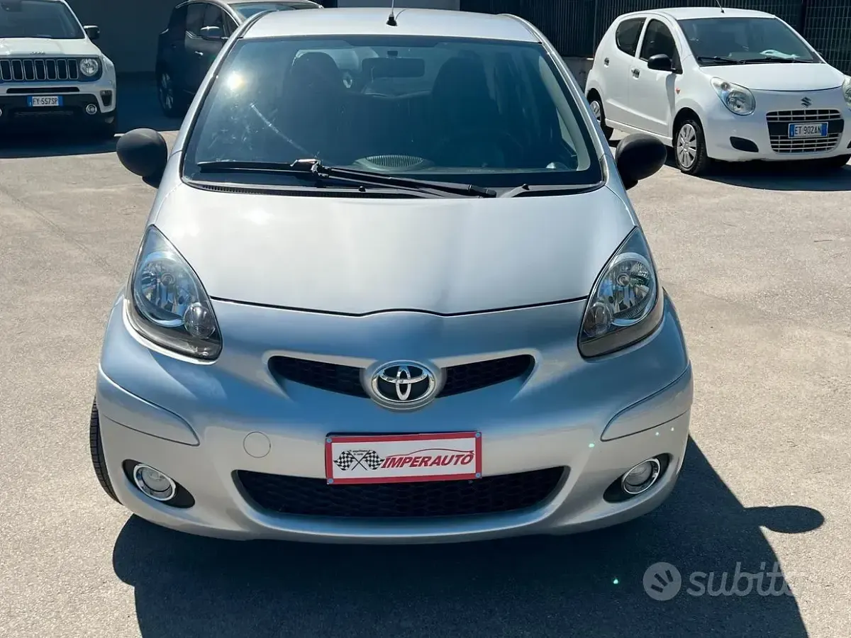 Usata Toyota Aygo 68 CV (50 kW) 2010 Grigio Utilitaria