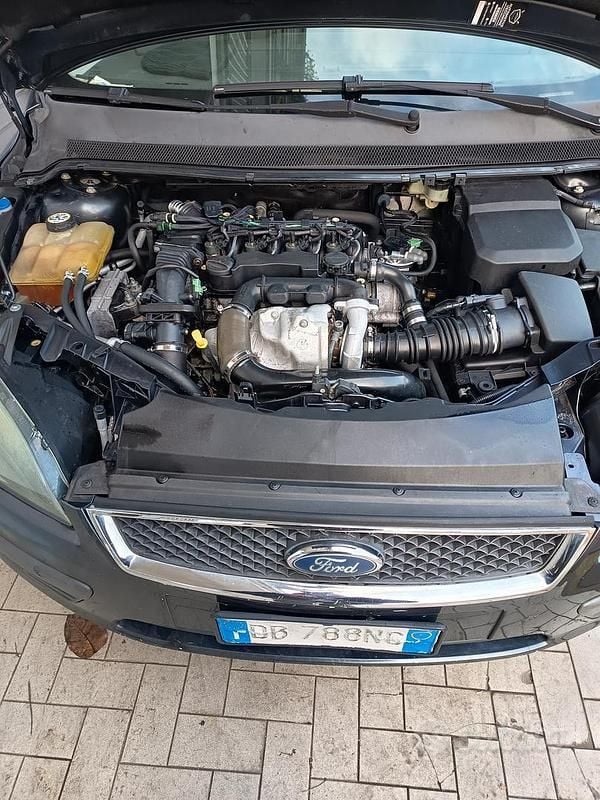 Usata Ford Focus 90 CV (66 kW) 2005 Grigio Berlina