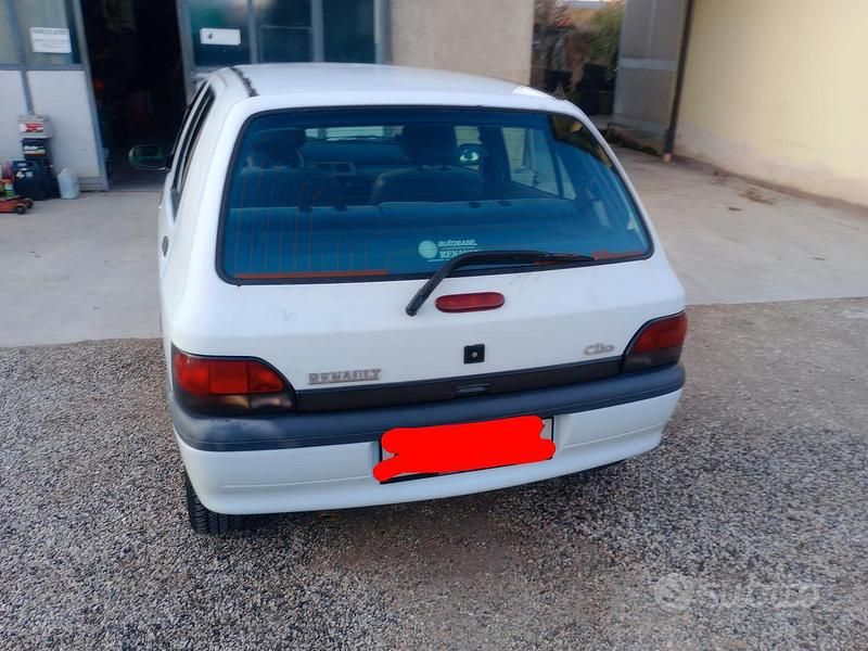 Usata Renault Clio 58 CV (42 kW) 1997 Bianco Utilitaria