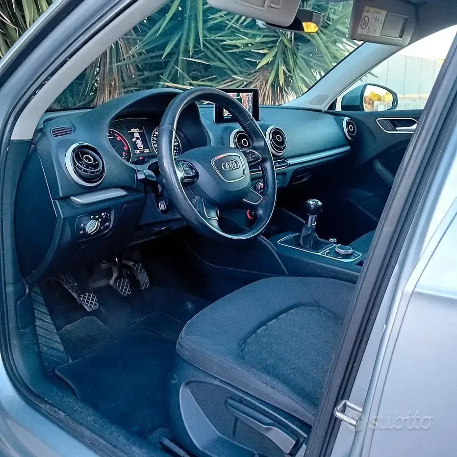 Usata Audi A3 Attraction 110 CV (80 kW) 2015 Grigio Berlina