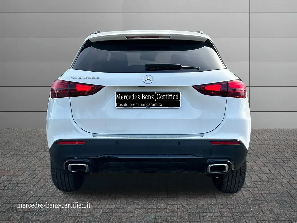Begagnad Mercedes GLA250 Advanced Plus 163 HK (119 kW) 2025 Vit SUV