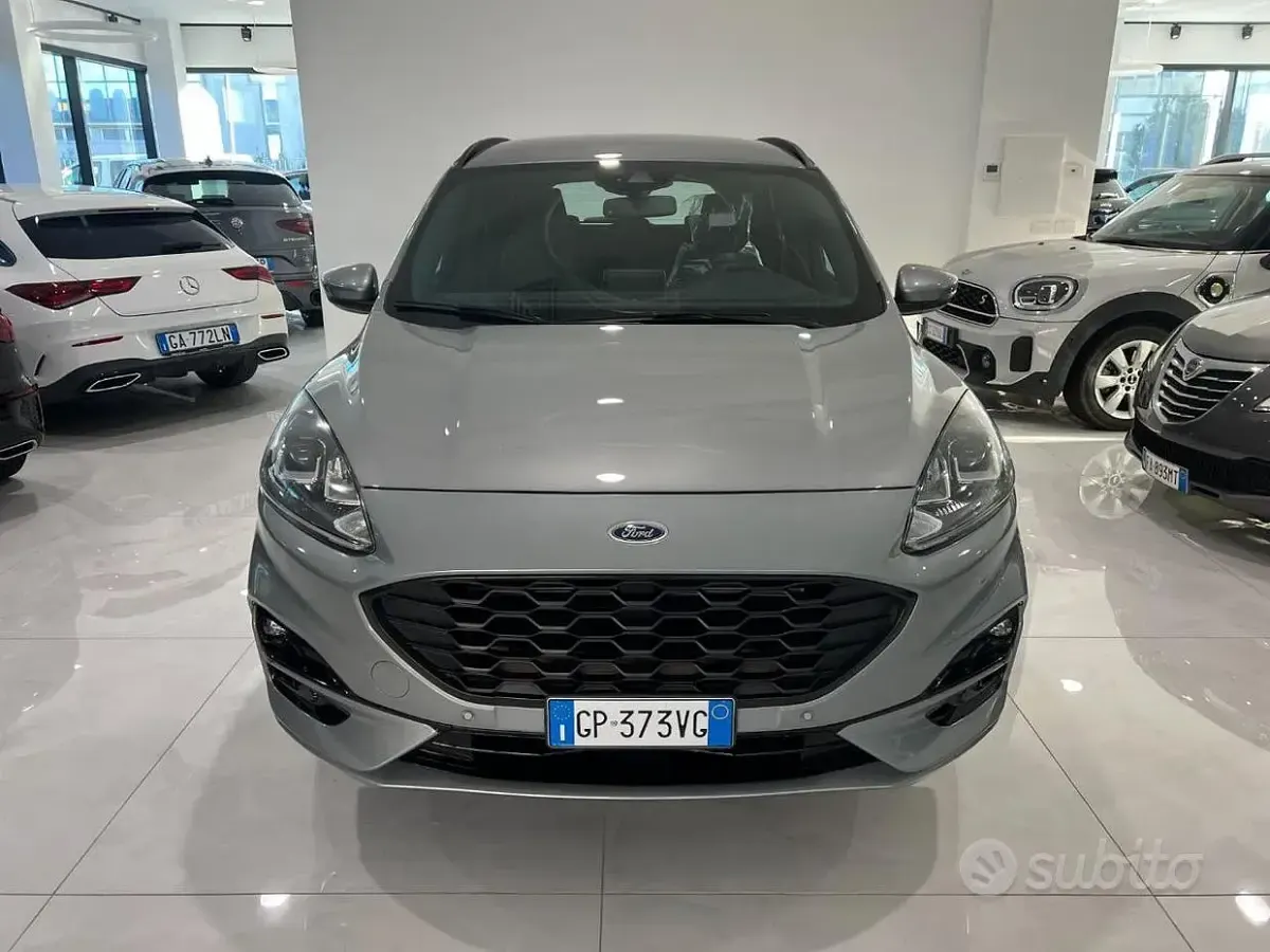 Usata Ford Kuga ST 152 CV (111 kW) 2023 Grigio SUV