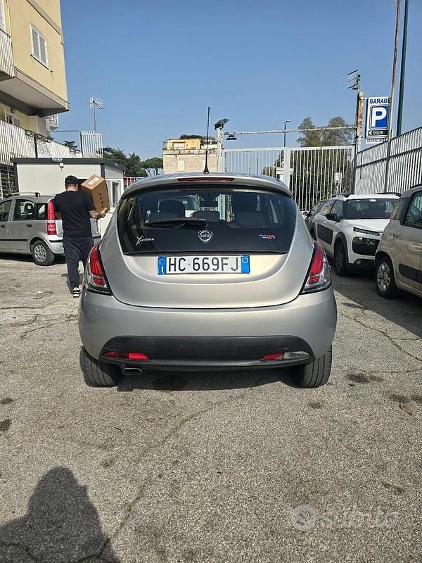 Usata Lancia Ypsilon 69 CV (50 kW) 2012 Marrone Utilitaria