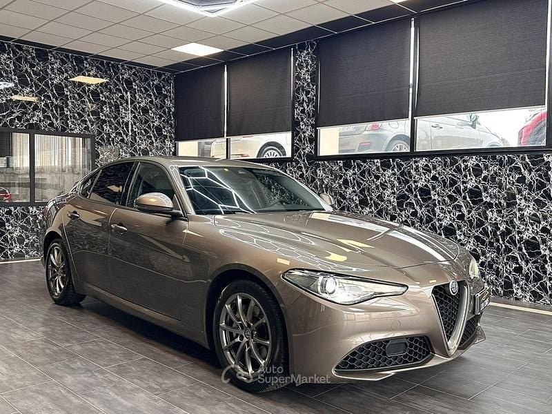 Grigio Usata 2018 Alfa Romeo Giulia Tre volumi | 16.900 € (Ottimo prezzo) - Immagine 1/4