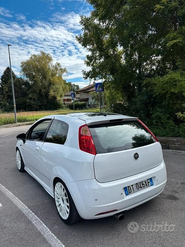 Usata Fiat Punto 90 CV (66 kW) 2008 Bianco Utilitaria