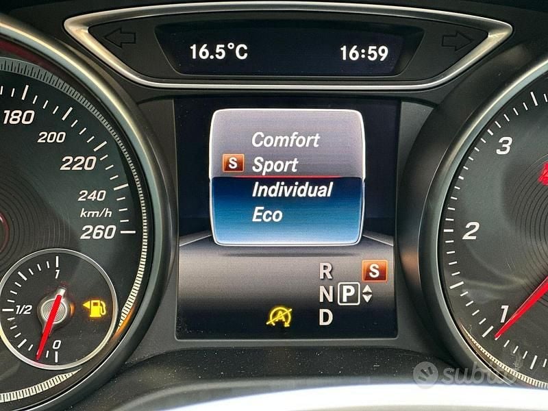 Usata Mercedes CLA220 Premium 177 CV (130 kW) 2017 Grigio Berlina