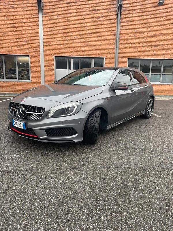 Grigio Usata 2015 Mercedes A200 Edition Berlina | 15.999 € (Buon prezzo) - Immagine 1/4