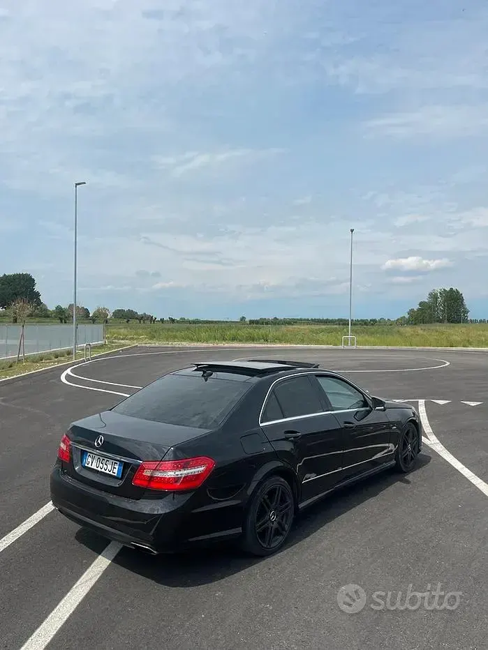 Usata Mercedes E350 306 CV (225 kW) 2011 Nero Berlina